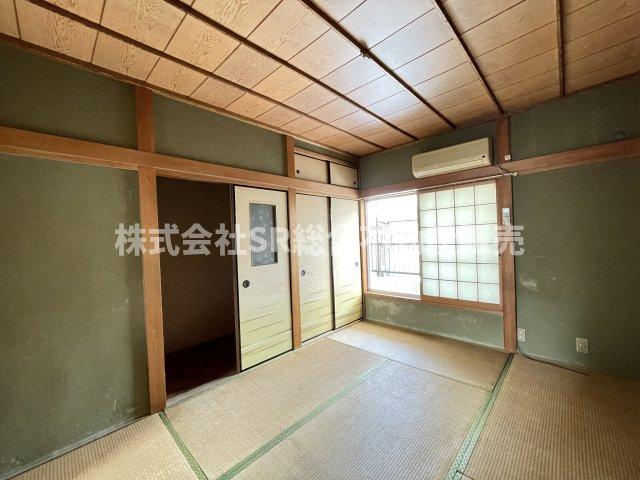 高井田中古テラスハウスの寝室|2F　6.0帖。落ち着いた雰囲気で寝室にいかがでしょうか？