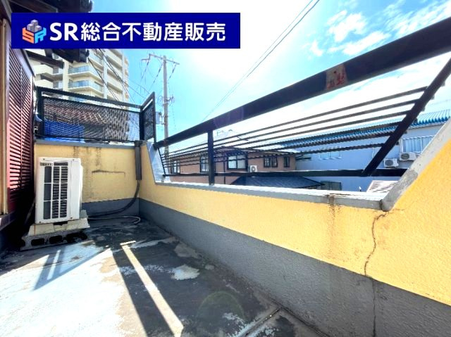 高井田中古テラスハウスの寝室|2F　6.0帖。落ち着いた雰囲気で寝室にいかがでしょうか？