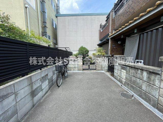 高井田中古テラスハウスの前面道路含む現地写真|前面道路含む現地写真です
