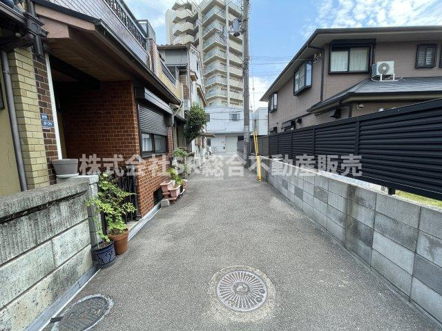 高井田中古テラスハウスの前面道路含む現地写真|前面道路含む現地写真です