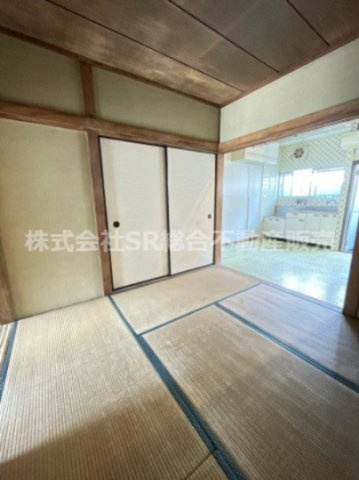 高井田中古テラスハウスの居間・リビング|ご家族とゆったりくつろげる空間です！