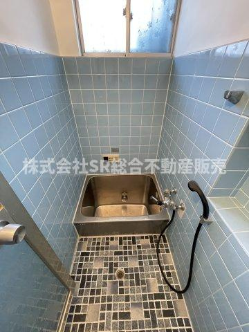高井田中古テラスハウスの浴室|お風呂には窓もあり、換気がバッチリとできます☆