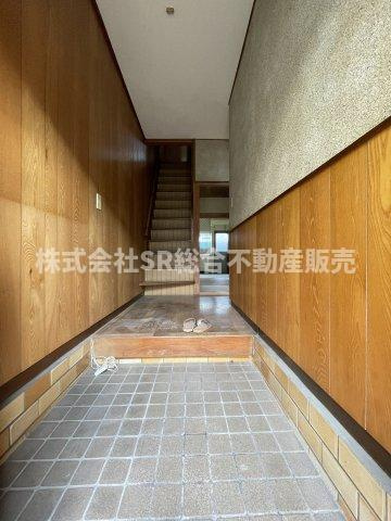 高井田中古テラスハウスの玄関|シューズボックスも置けるスペースがございます！