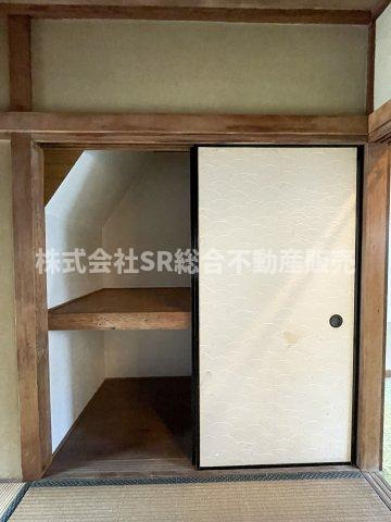 高井田中古テラスハウスの収納|デッドスペースになりがちな階段下にも収納がございます！
