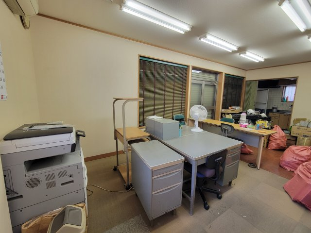 茅ヶ崎市本宿町の店舗事務所の内装