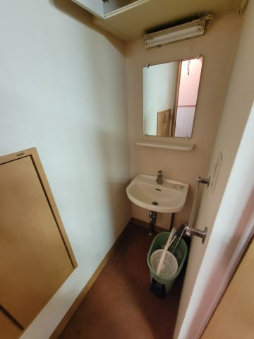 茅ヶ崎市本宿町の店舗事務所の洗面所