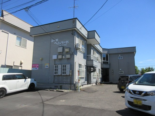 コーポ・ベルバードの駐車場