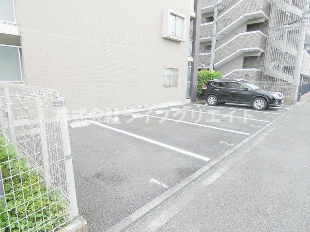 ヴィラフローリッシュの駐車場