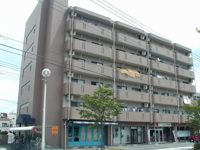 巴町コロンバスタワーの外観