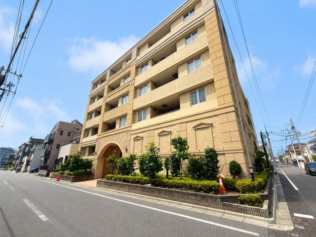 グランシティユーロレジデンス葛西の外観|美しい意匠が、住まいの価値を一層引き立てます。