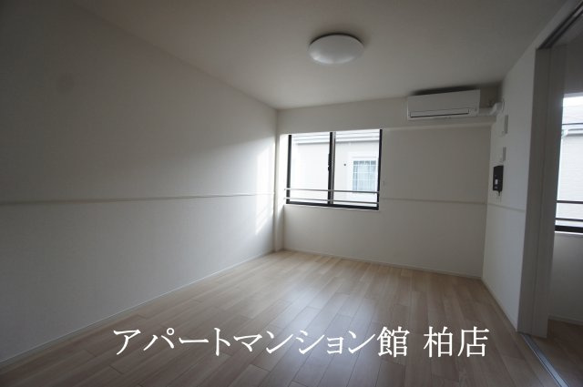 ジャム　ハウスの居間・リビング|同施工会社、同型タイプです