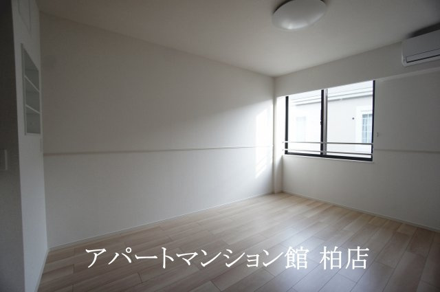 ジャム　ハウスの居間・リビング|同施工会社、同型タイプです