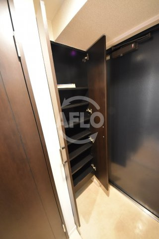 サムティ梅田インターコアの玄関|サムティ梅田インターコア　下駄箱