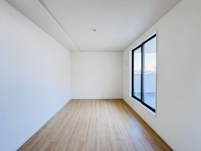 松戸市小金原５丁目新築戸建【貝の花小学校：7分】の寝室|8.5帖寝室