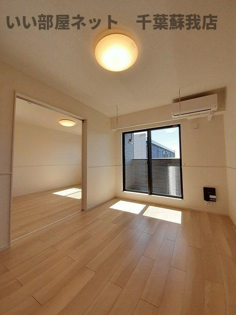 パレス　ハンド　Ⅲの居間・リビング|こちらのリビングで趣味の時間をお楽しみください