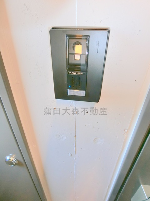 ADORE URBAN大森町Aの玄関