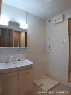 【洗面所】 | レジデンス加美Ⅳ | 使いやすい洗面所です