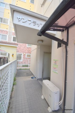サンフラッツ新大阪本館　仲介手数料無料のエントランス