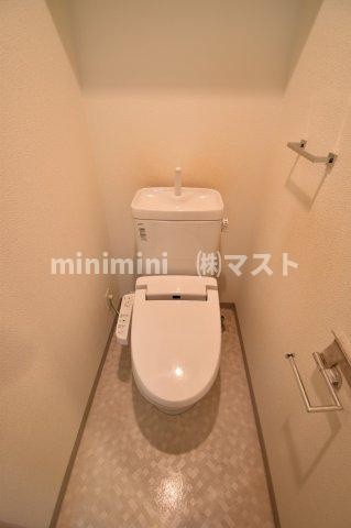 大阪市中央区南新町２丁目の賃貸マンションのトイレ