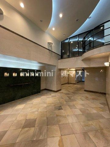 大阪市中央区本町橋の賃貸マンションのロビー
