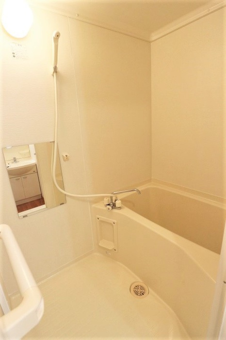 ノーブル富里の浴室