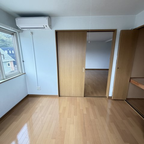 ハイツ紫苑青葉の洋室|ゆったりした洋室です
