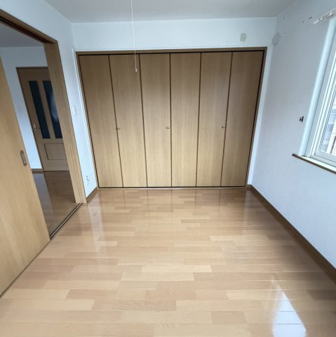 ハイツ紫苑青葉の洋室|使い勝手のいい洋室です