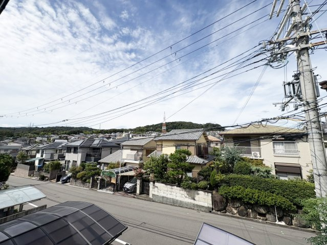 高槻市松が丘二丁目戸建の展望|洋室（６.０帖）からの北西向きの眺望です。