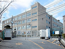 高槻市松が丘二丁目戸建の周辺|高槻市立第九中学校（徒歩約4分）