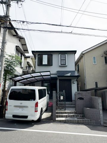 高槻市松が丘二丁目戸建の外観|外観は落ち着いています。