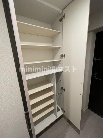 大阪市中央区東心斎橋１丁目の賃貸マンションの玄関