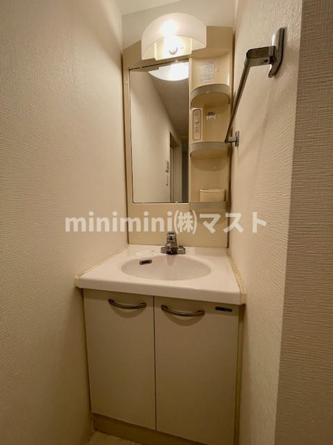 大阪市中央区内本町１丁目の賃貸マンションの洗面所
