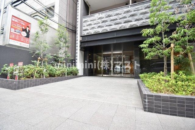 大阪市中央区南本町１丁目の賃貸マンションのエントランス