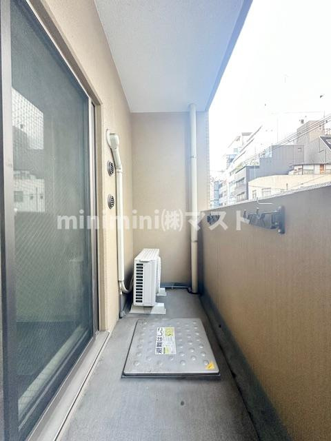 大阪市中央区南船場１丁目の賃貸マンションのバルコニー