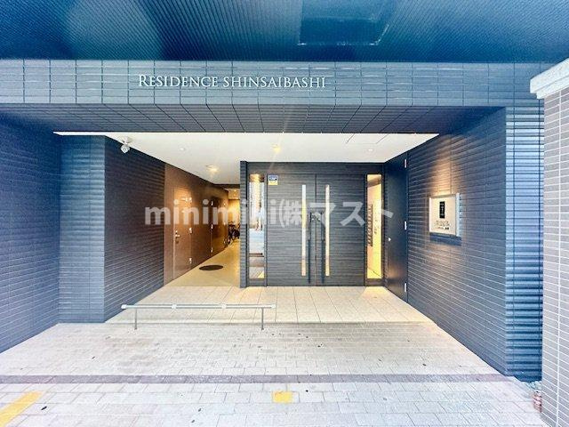 大阪市中央区南船場１丁目の賃貸マンションのエントランス