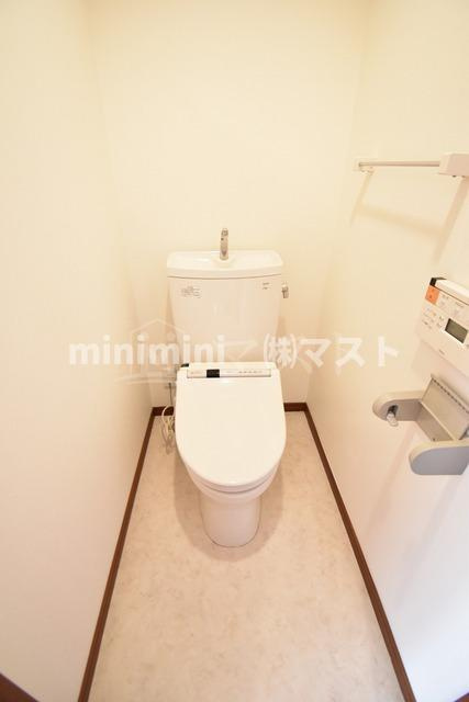 大阪市中央区松屋町住吉の賃貸マンションのトイレ