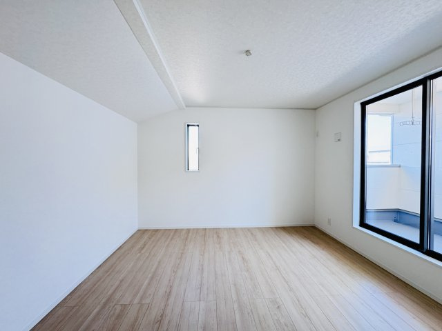 松戸市小金原５丁目新築戸建【貝の花小学校：7分】の寝室|8.5帖寝室