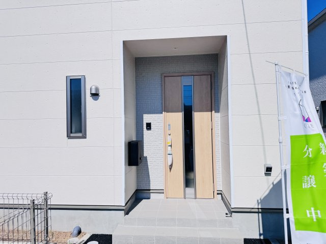 松戸市小金原５丁目新築戸建【貝の花小学校：7分】の玄関|エントランス・玄関ポーチ