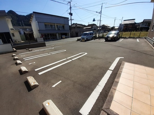 【駐車場】
