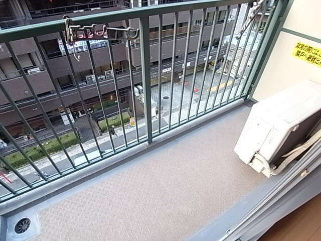 ネオハイツ三宮のバルコニー