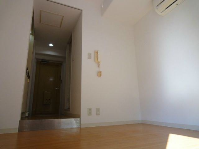 ネオハイツ三宮の洋室