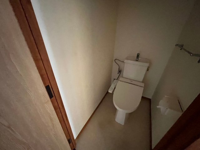芦屋市伊勢町の賃貸マンションのトイレ