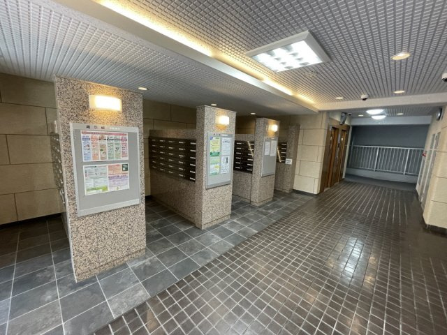 神戸市灘区大石東町１丁目の賃貸マンションのエントランス