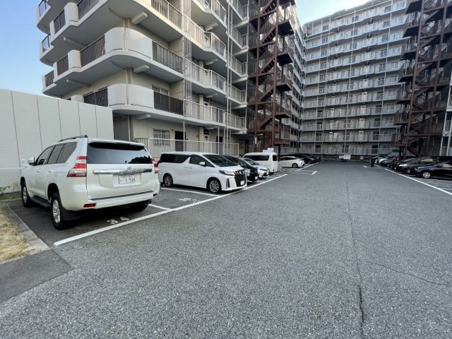 神戸市灘区大石東町１丁目の賃貸マンションの駐車場