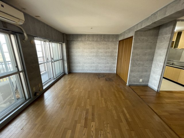神戸市灘区大石東町１丁目の賃貸マンションの居間・リビング