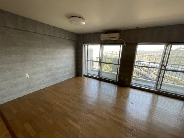 神戸市灘区大石東町１丁目の賃貸マンションの居間・リビング