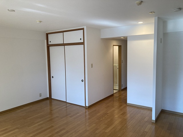 芦屋市大原町の賃貸マンションの居間・リビング
