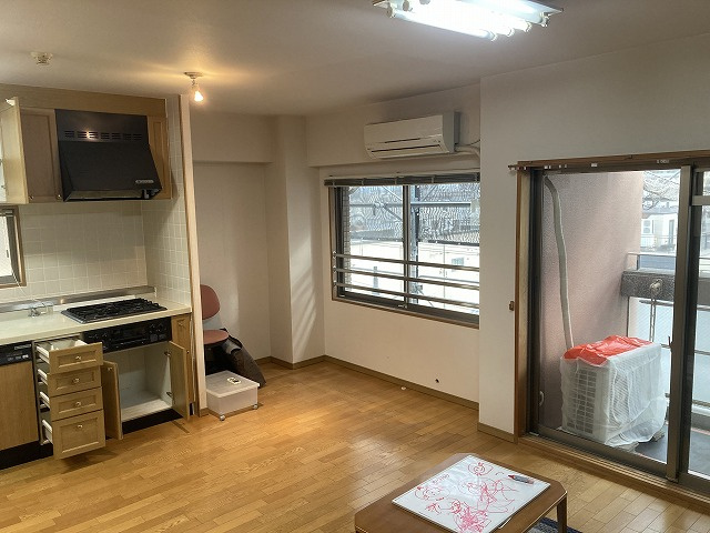 芦屋市大原町の賃貸マンションの居間・リビング