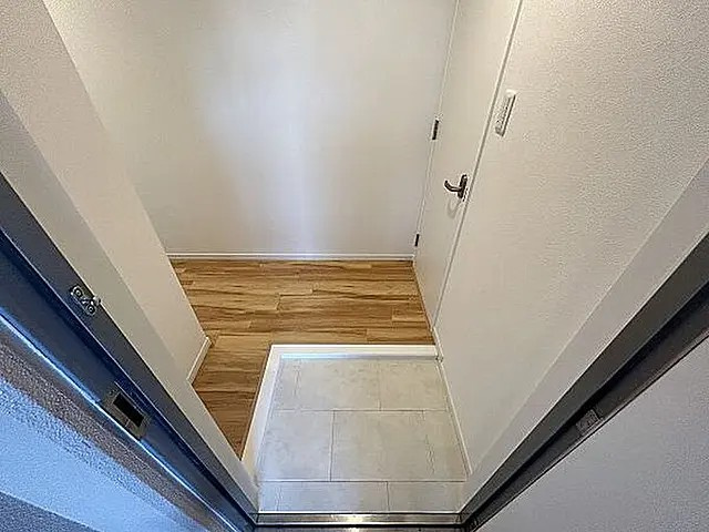 神戸市中央区北長狭通８丁目の賃貸マンションの玄関