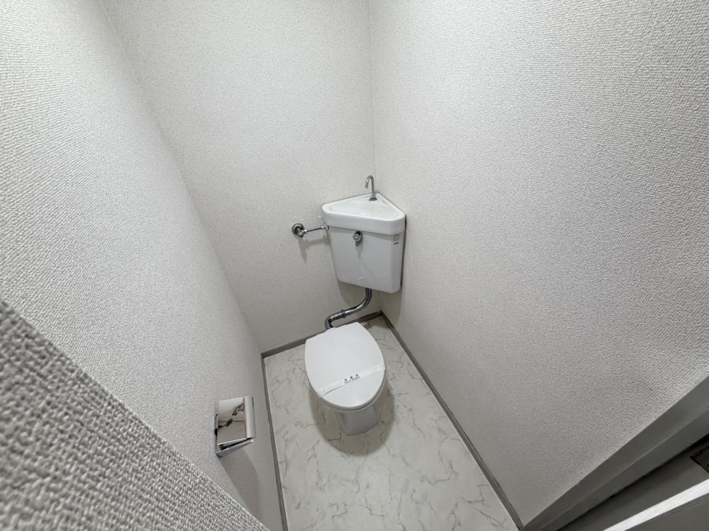 芦屋市朝日ケ丘町の賃貸マンションのトイレ